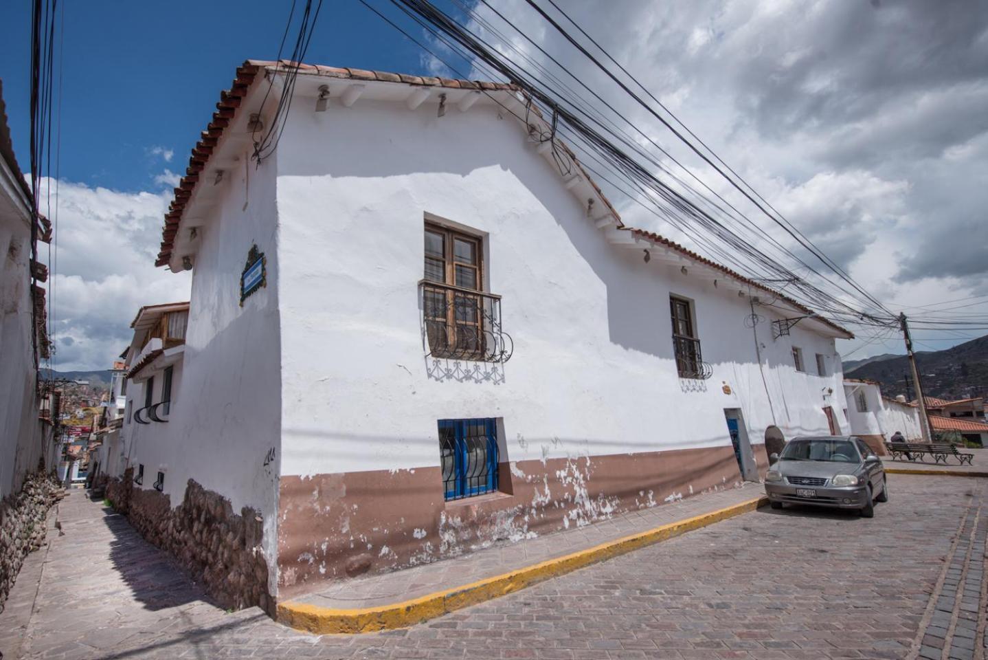 Lo Nuestro House
